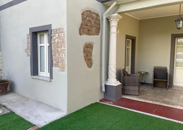 Luxar And Guest house