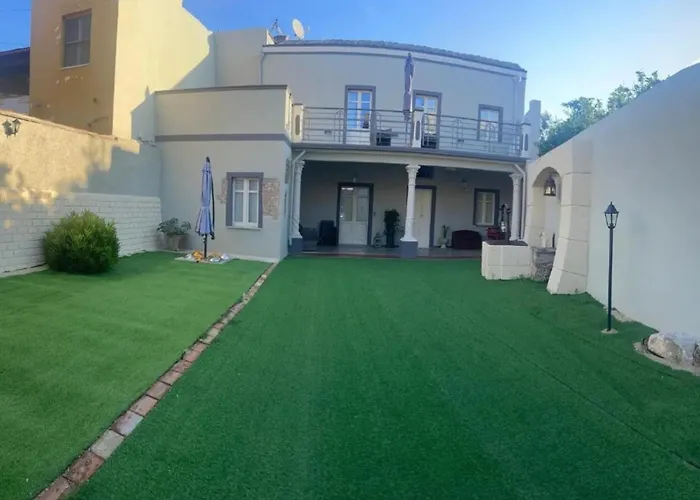 Luxar And Guest house 3*